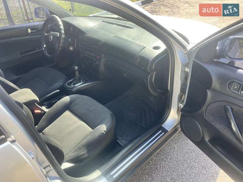 Седан Volkswagen Passat 2003 в Харькове