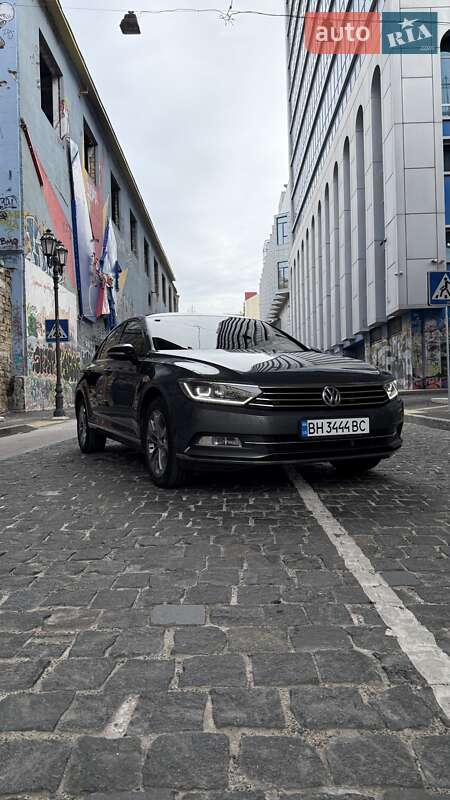 Седан Volkswagen Passat 2016 в Одессе
