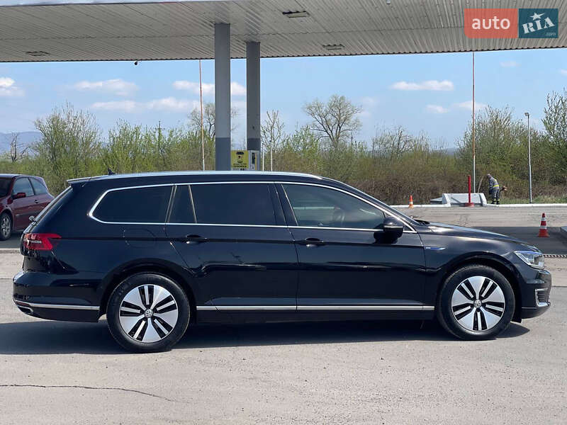 Универсал Volkswagen Passat 2018 в Ужгороде