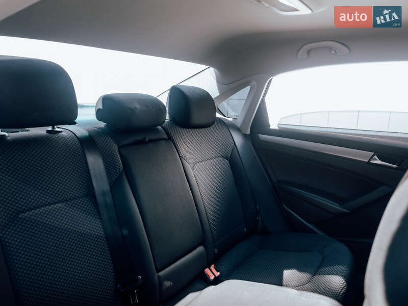 Седан Volkswagen Passat 2012 в Кременчуці