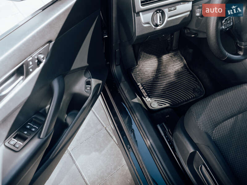 Седан Volkswagen Passat 2012 в Кременчуці