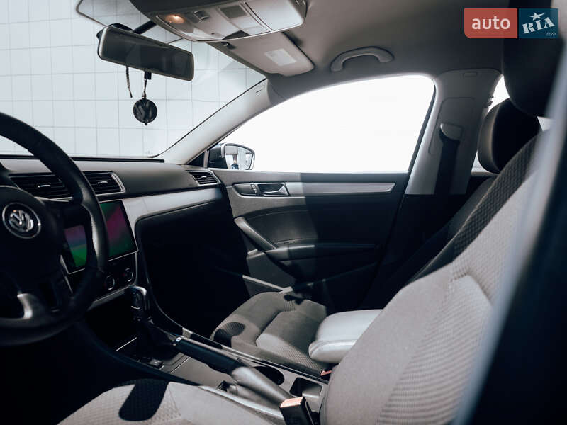 Седан Volkswagen Passat 2012 в Кременчуці