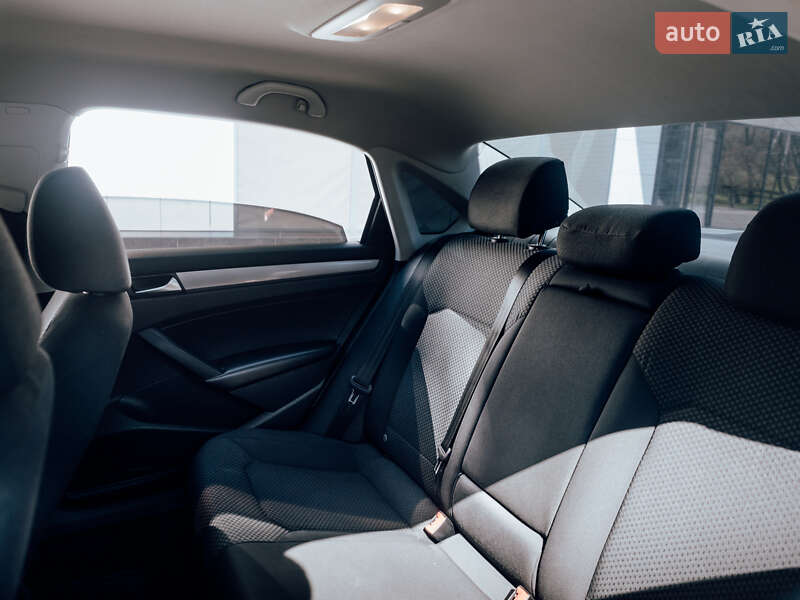 Седан Volkswagen Passat 2012 в Кременчуці