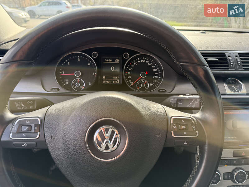 Универсал Volkswagen Passat 2012 в Чернигове