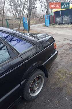 Седан Volkswagen Passat 1993 в 