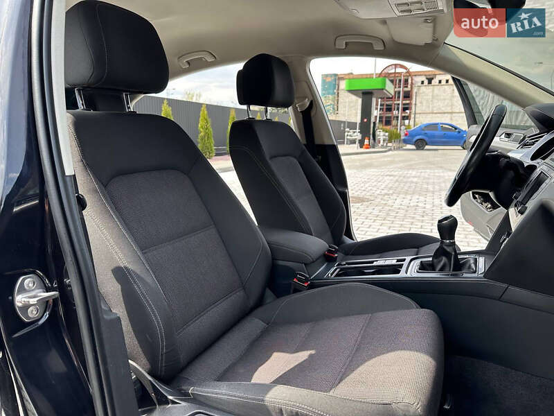 Седан Volkswagen Passat 2015 в Днепре