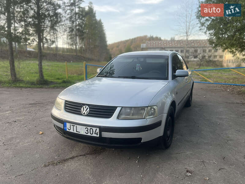 Седан Volkswagen Passat 1998 в 