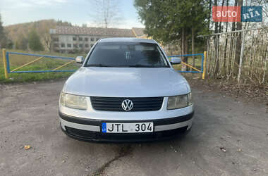 Седан Volkswagen Passat 1998 в 