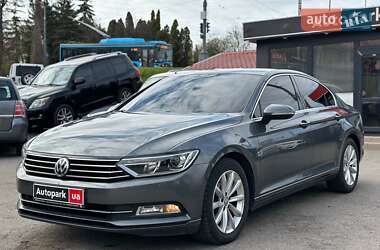 Седан Volkswagen Passat 2015 в Виннице