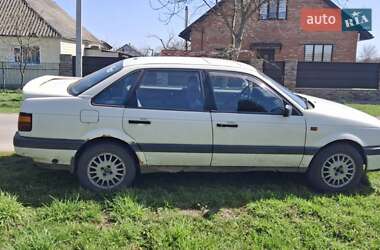 Седан Volkswagen Passat 1992 в 