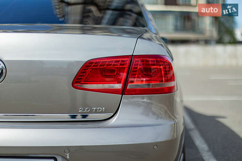 Седан Volkswagen Passat 2012 в Киеве