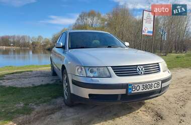 Седан Volkswagen Passat 1999 в 