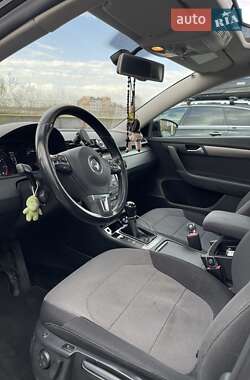 Універсал Volkswagen Passat 2012 в 