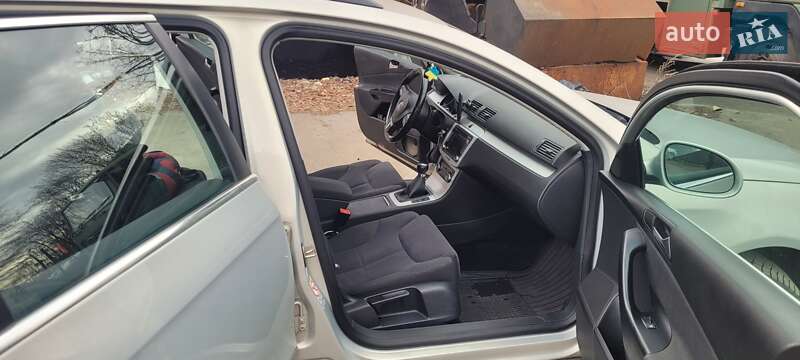 Универсал Volkswagen Passat 2010 в Киеве