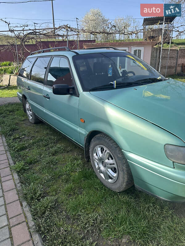 Универсал Volkswagen Passat 1994 в Нижними Становцами