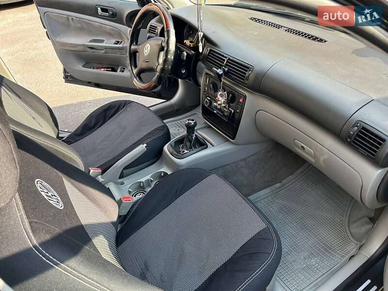Універсал Volkswagen Passat 2002 в Києві