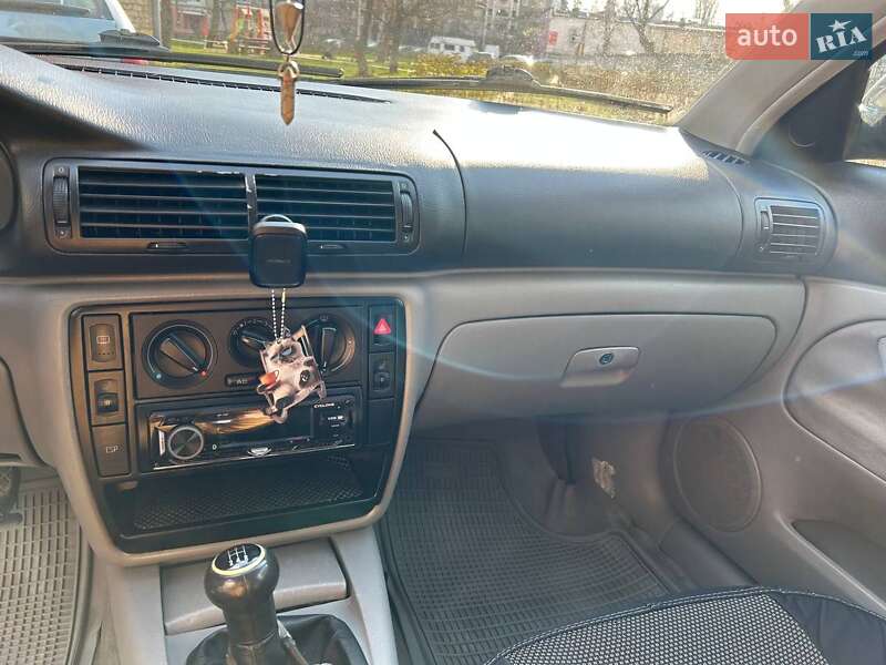 Універсал Volkswagen Passat 2002 в Києві