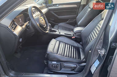 Седан Volkswagen Passat 2015 в 
