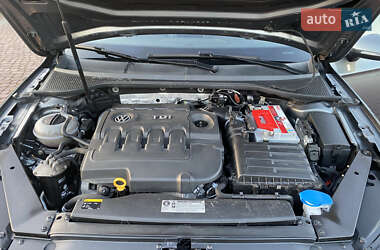 Седан Volkswagen Passat 2015 в 