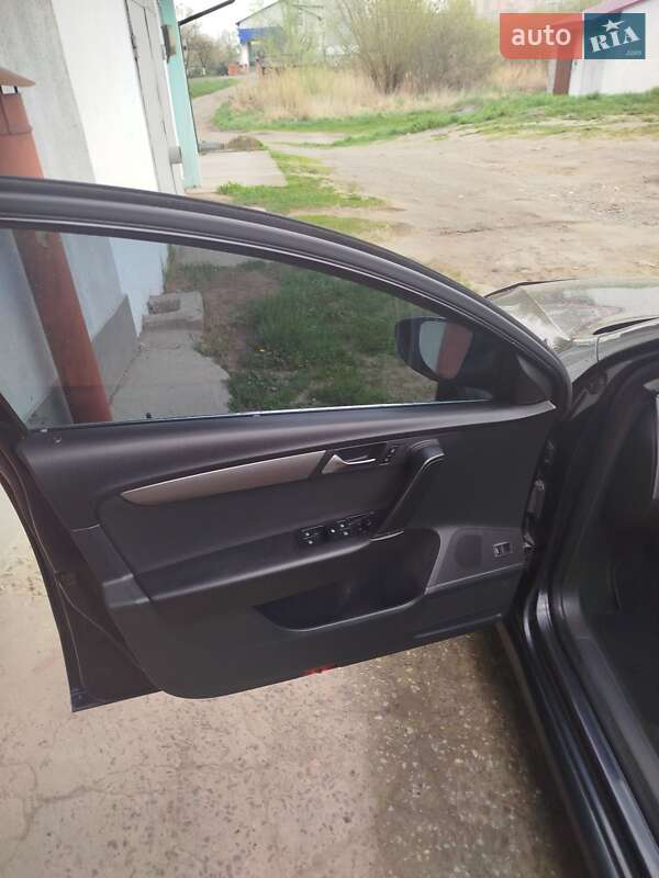 Універсал Volkswagen Passat 2011 в Кам'янці-Бузькій