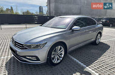 Седан Volkswagen Passat 2020 в Києві