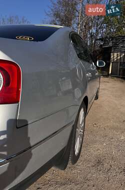 Седан Volkswagen Passat 2005 в 