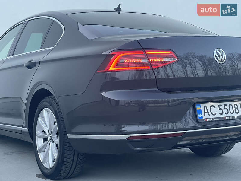Седан Volkswagen Passat 2018 в Луцке