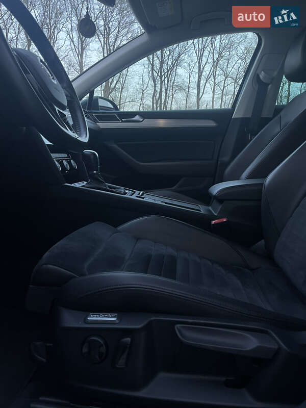 Седан Volkswagen Passat 2018 в Луцке