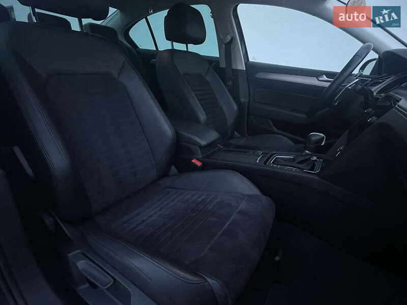 Седан Volkswagen Passat 2018 в Луцке