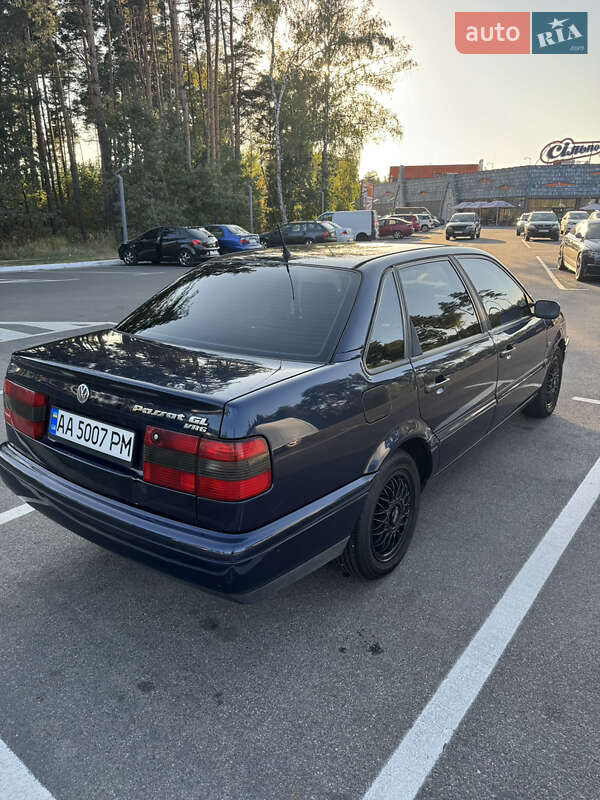 Седан Volkswagen Passat 1996 в 