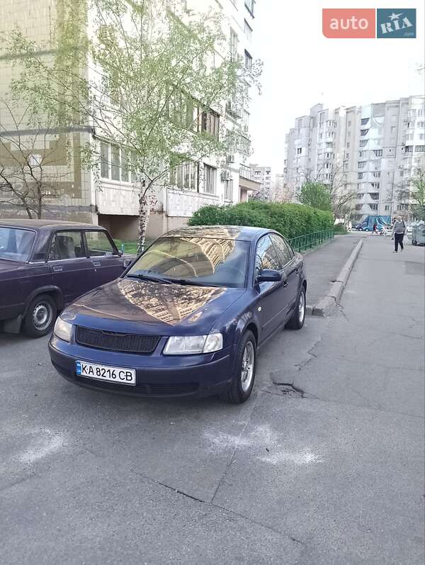 Седан Volkswagen Passat 1998 в Киеве