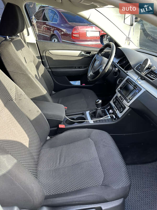 Седан Volkswagen Passat 2011 в Ужгороде