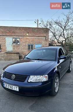 Седан Volkswagen Passat 1999 в 