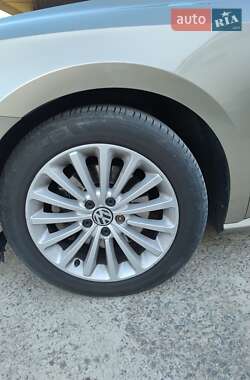 Седан Volkswagen Passat 2016 в 
