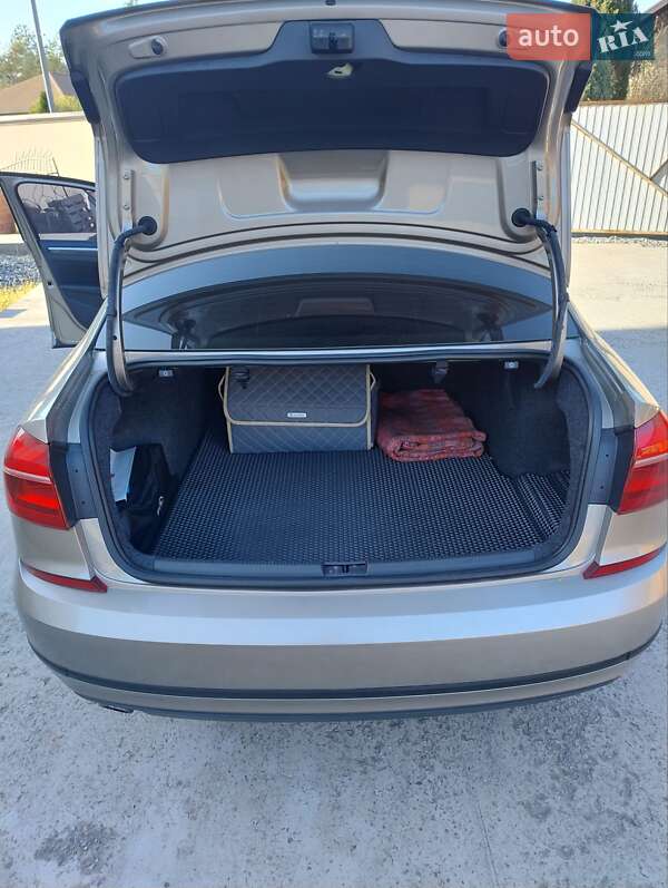 Седан Volkswagen Passat 2016 в Днепре