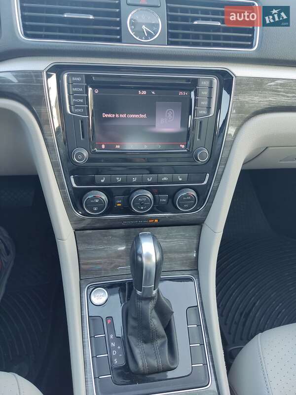 Седан Volkswagen Passat 2016 в Полонном
