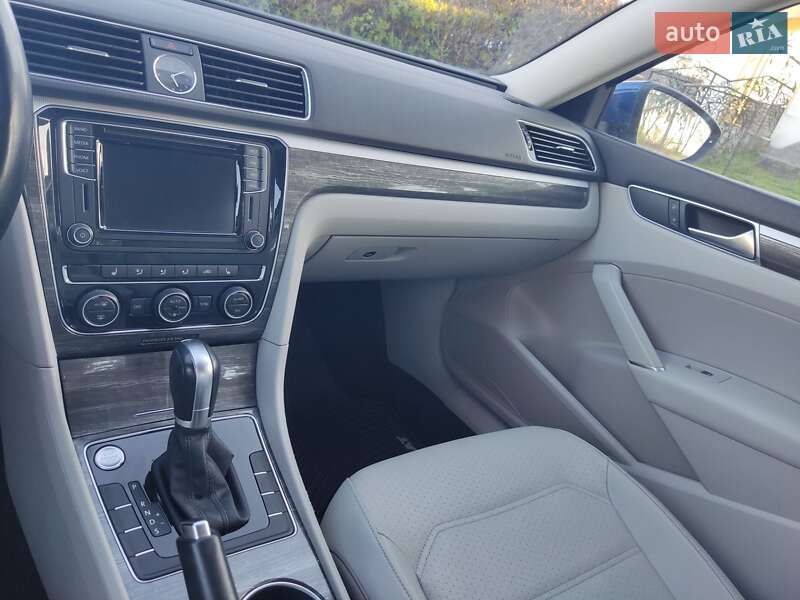 Седан Volkswagen Passat 2016 в Полонном