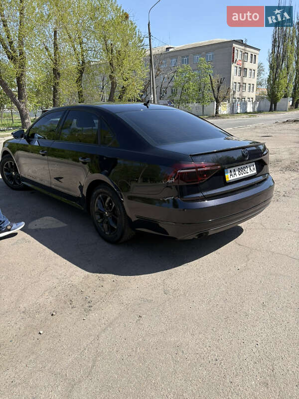 Седан Volkswagen Passat 2016 в Киеве