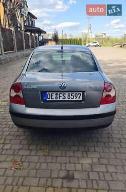 Седан Volkswagen Passat 2003 в 