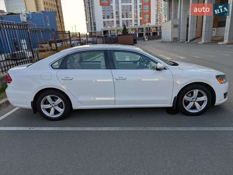 Седан Volkswagen Passat 2012 в Києві