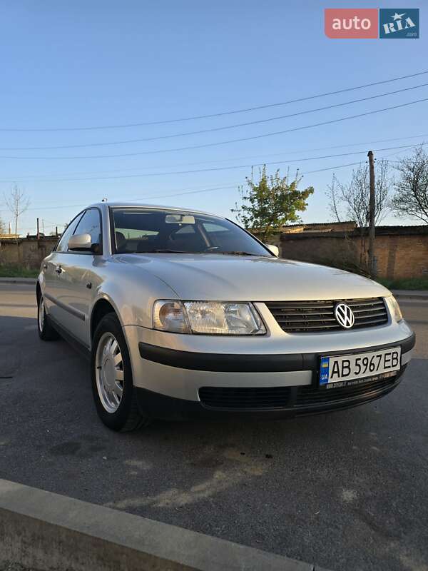 Седан Volkswagen Passat 2000 в 