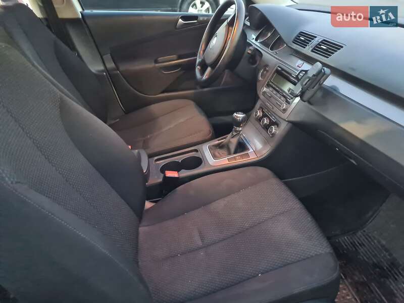 Універсал Volkswagen Passat 2010 в Києві