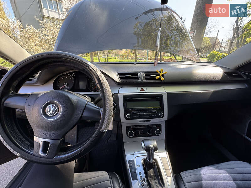 Седан Volkswagen Passat 2010 в Одесі