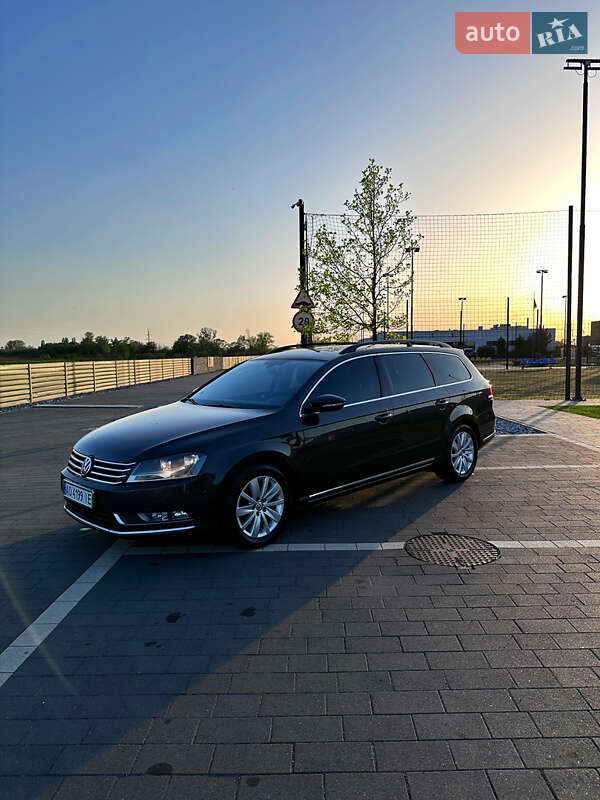 Універсал Volkswagen Passat 2012 в Мукачевому