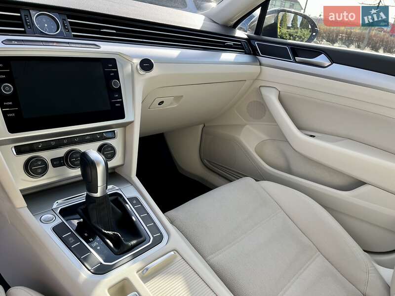 Універсал Volkswagen Passat 2017 в Львові