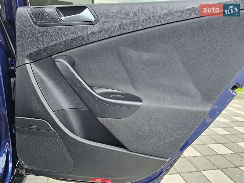 Универсал Volkswagen Passat 2009 в Стрые