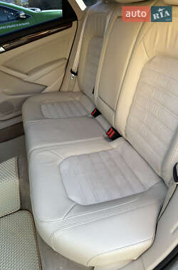 Седан Volkswagen Passat 2012 в 