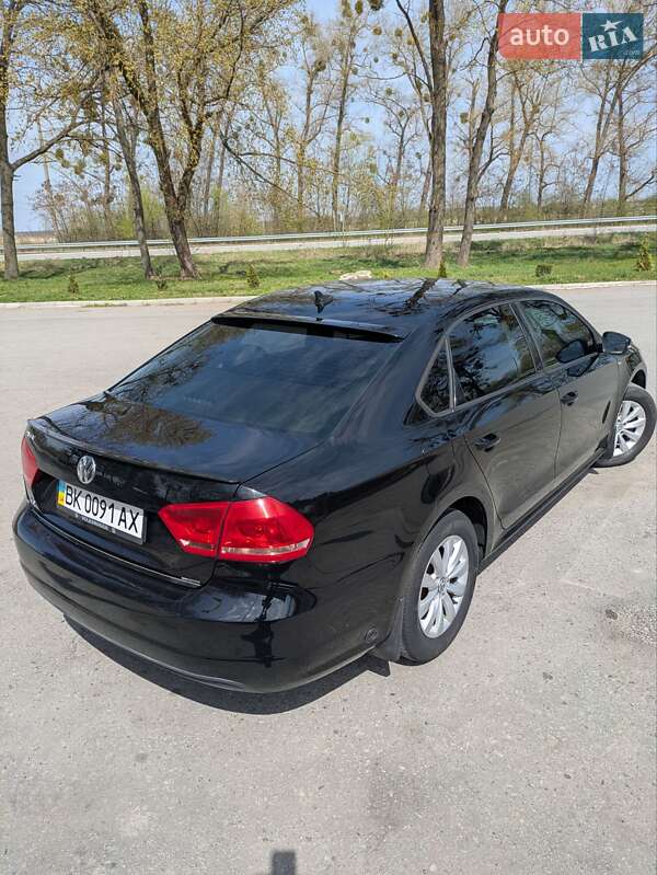 Седан Volkswagen Passat 2013 в Сарнах