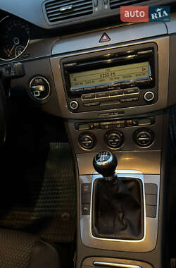 Універсал Volkswagen Passat 2009 в 