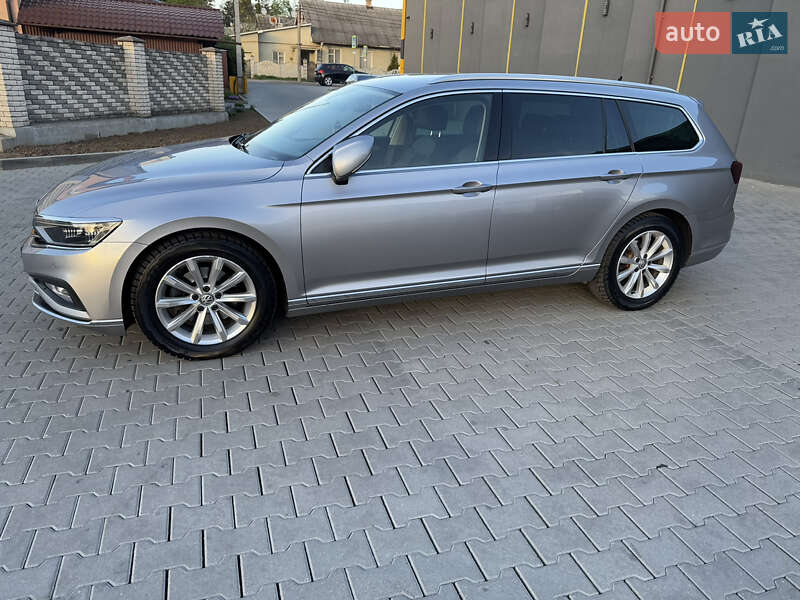 Універсал Volkswagen Passat 2019 в Чернівцях